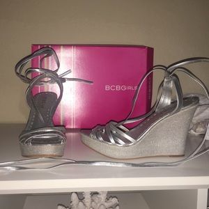BCBG Girls EUC silver leather straps wedge